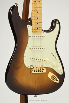 Fender - 75th Anniversary Commemorative Stratocaster, Maple Fingerboard - 2-Colour Bourbon Burst 3