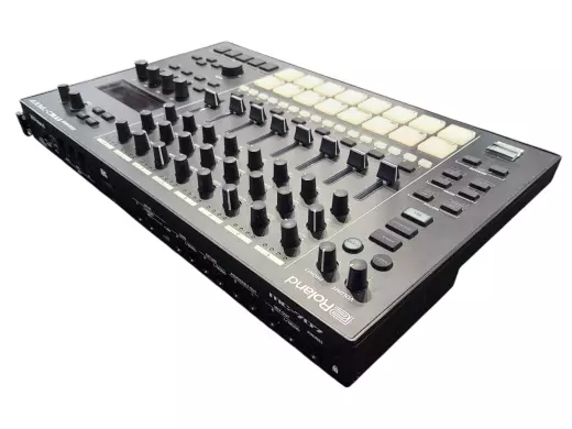 Roland - MC-707 3