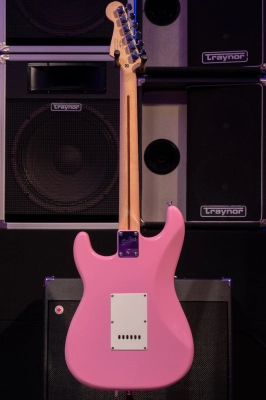 Squier - Bullet Strat - Pink 4