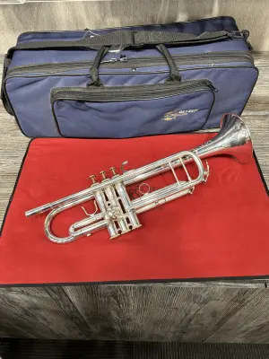 Jupiter Artist Bb Trumpet S/P Gold Trim