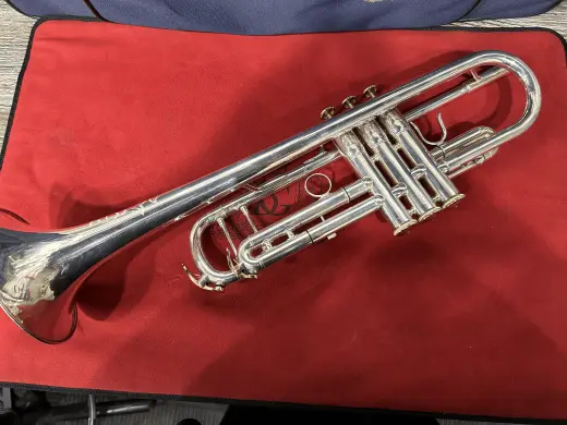 Jupiter Artist Bb Trumpet S/P Gold Trim 2