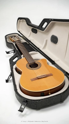 La Patrie Guitars - Acoustic Electric Nylon Concert Cutaway Guitar w/QI w/ Tric Case 7