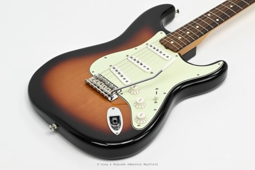 Fender - Vintera II 60s Stratocaster, Rosewood Fingerboard - 3-Color Sunburst with Gig Bag 2