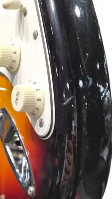 Fender Custom Shop Vintage Custom 1962 Stratocaster with Case - 3-Colour Sunburst 2