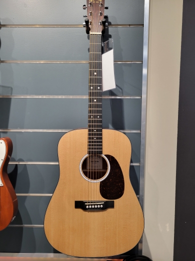 Martin Guitars - D-10E
