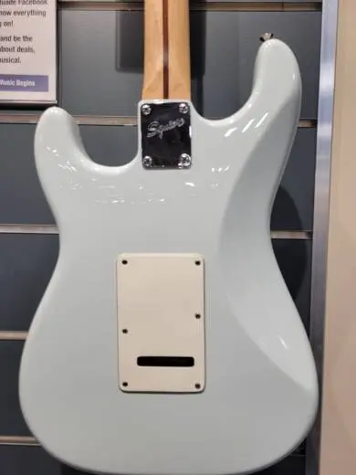 SQUIER DLX STRAT MN DAPHNE BLUE 2