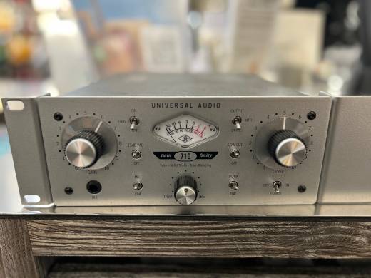 Universal Audio 710 Twin-Finity - Mic Preamp/DI | Long & McQuade