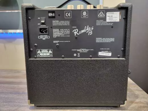 FENDER RUMBLE 15 V3 2