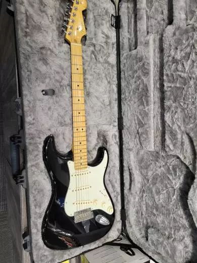 FENDER AM PRO II STRAT MN BLK W/C