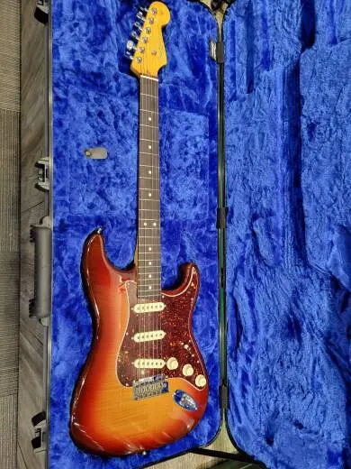 FENDER 70TH ANNIV AM PRO II STRAT COMET 2