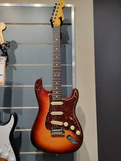 FENDER 70TH ANNIV AM PRO II STRAT COMET