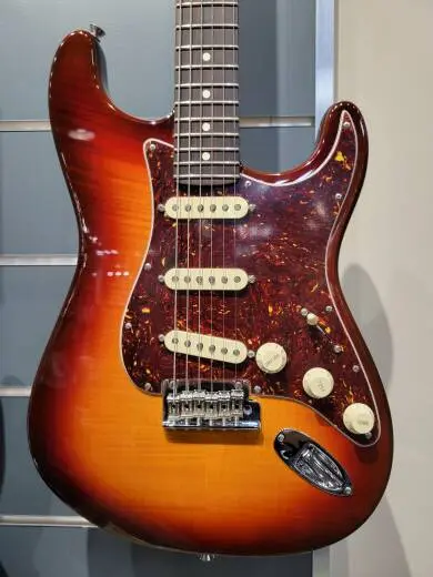 FENDER 70TH ANNIV AM PRO II STRAT COMET 2