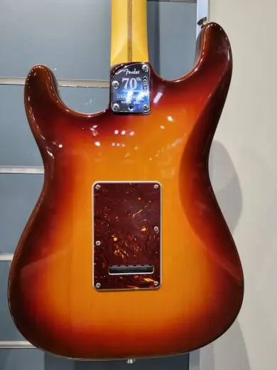FENDER 70TH ANNIV AM PRO II STRAT COMET 2