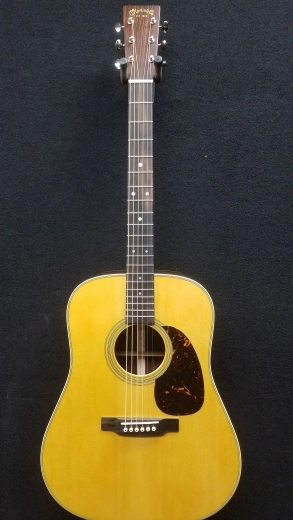 Martin Guitars - D-28