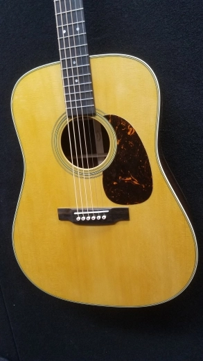 Martin Guitars - D-28 4