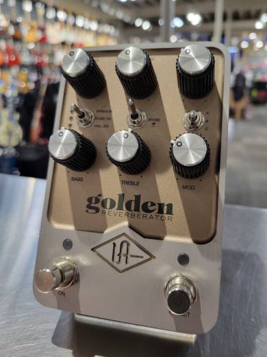Universal Audio Golden Reverberator Stereo Effects Pedal