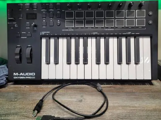 M-Audio - OXYGEN PRO 25
