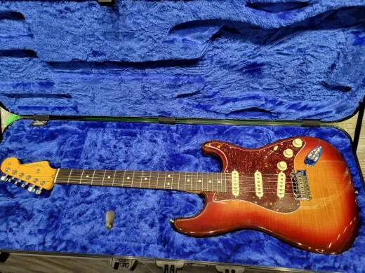 FENDER 70TH ANNIV AM PRO II STRAT COMET 2