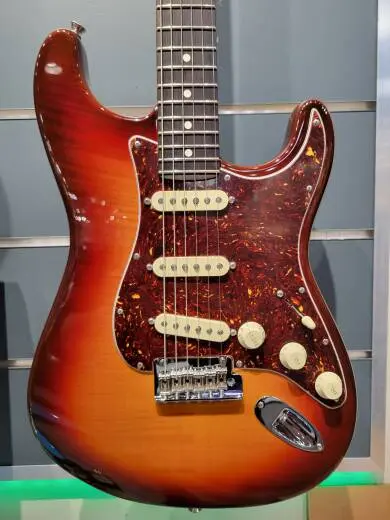 FENDER 70TH ANNIV AM PRO II STRAT COMET 2