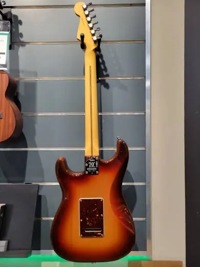 FENDER 70TH ANNIV AM PRO II STRAT COMET 2