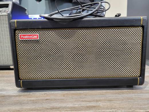 美品　PositiveGrid Spark 40 Positive Grid SPARK 40w Guitar Amplifier w/Speakers - Black