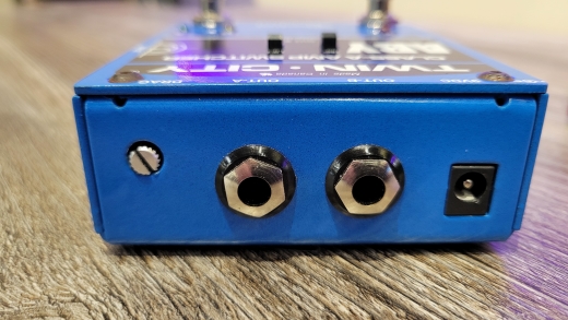 Radial Twin-City ABY Amp Switcher | Long & McQuade Radial Twin-City ABY Amp Switcher | Long & McQuade