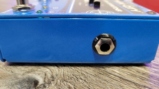 Radial Twin-City ABY Amp Switcher | Long & McQuade Radial Twin-City ABY Amp Switcher | Long & McQuade