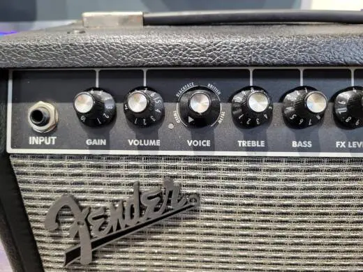 FENDER CHAMPION 20 2