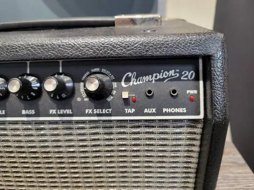 FENDER CHAMPION 20 2