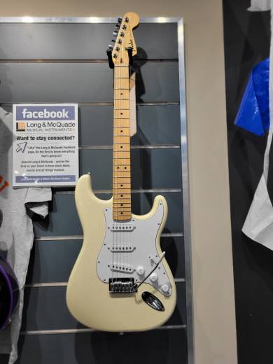 Fender Standard Stratocaster, Maple Fingerboard With White