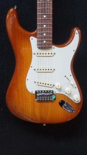 FENDER AM PERFORMER STRAT RW HBST W/GB 4