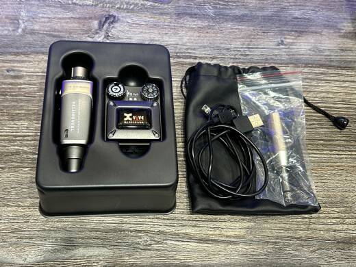配信機器・PA機器・レコーディング機器 Xvive U4 IN-EAR MONITOR Wireless System Xvive U4 Wireless in-Ear Monitor System Professional IEM System