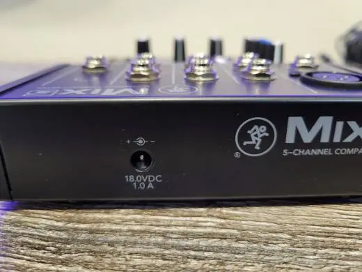 Mackie - MIX5 2