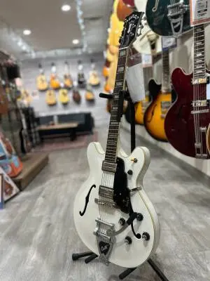 Guild Starfire V - Snowcrest White