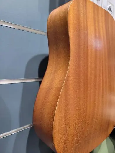Taylor Guitars - BT2 LEFT 2