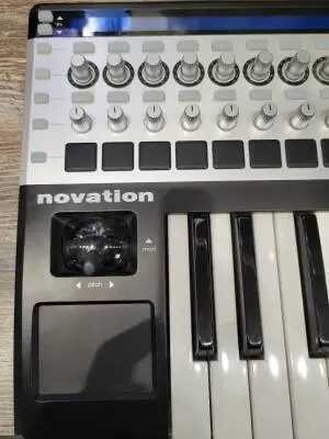 Novation - REM 25 SL MK2 2