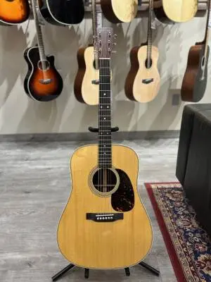 Martin Guitars - D-28