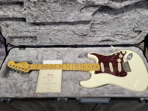 FENDER AM PRO II STRAT MN OWT W/C 2
