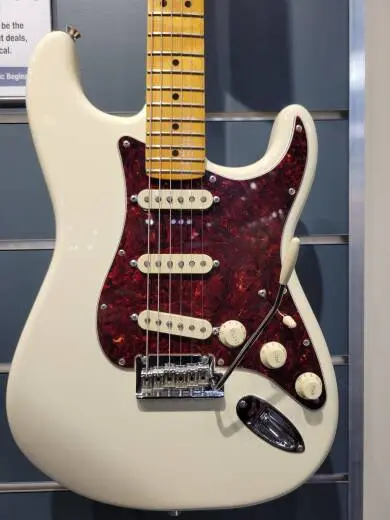 Store Special Product - FENDER AM PRO II STRAT MN OWT W/C