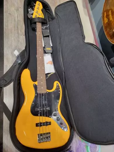 MARKBASS 4 STRING BASS P-STYLE YELLOW W/BAG 2