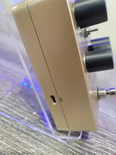 Universal Audio - UA HEAVENLY PLATE PEDAL 2