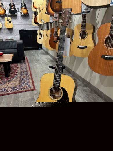 Martin Guitars - D-18 2012