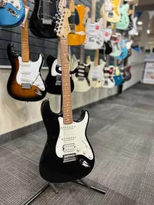 Fender - Player Stratocaster HSS Pau Ferro - Black