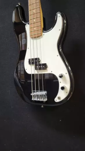 FENDER PLAYER P-BASS P.F BLACK 4