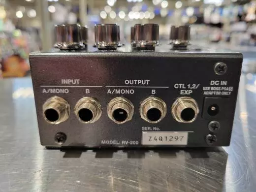 BOSS REVERB  - RV-200 2