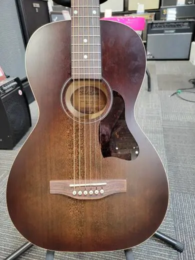 Art & Lutherie Roadhouse Bourbon Burst 2