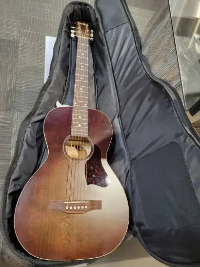 Art & Lutherie Roadhouse Bourbon Burst 2