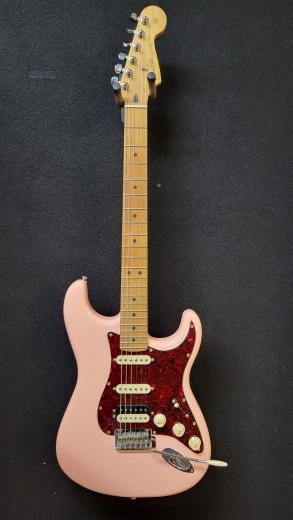 FENDER DE PLAYER STRAT HSS RMN SHELL PINK