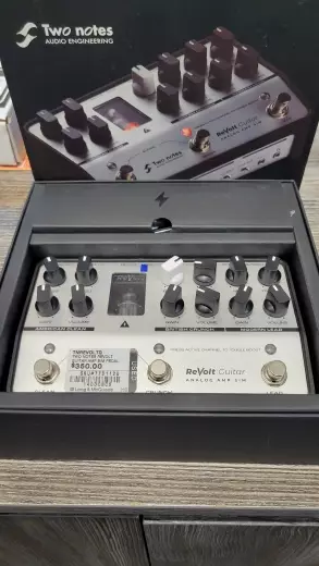 TWO NOTES REVOLT GUITAR AMP SIM PEDAL - TNREVOLTG