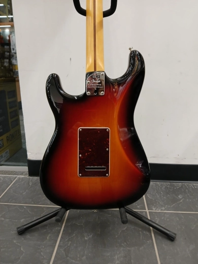 Fender American Pro II Strat 3 Tone Sunburst, Rosewood Fretboard 3